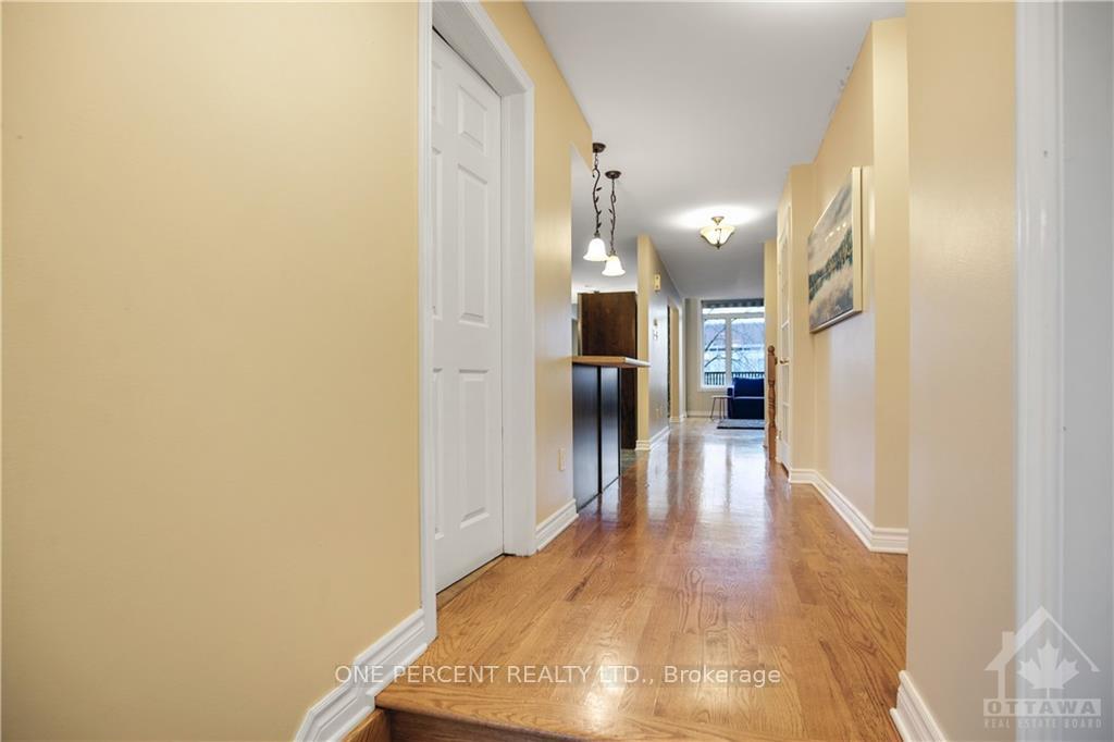 Photo 4 of 92 Carwood Circle, Ottawa, Carson Meadows — HOMEH