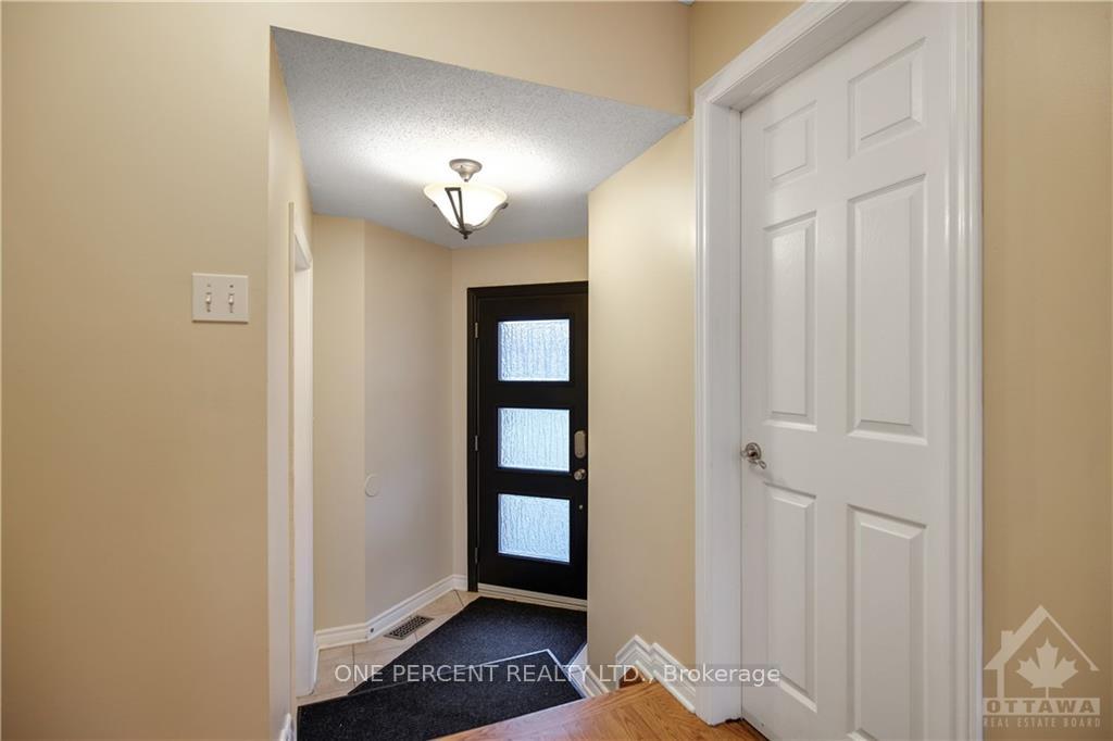 Photo 5 of 92 Carwood Circle, Ottawa, Carson Meadows — HOMEH