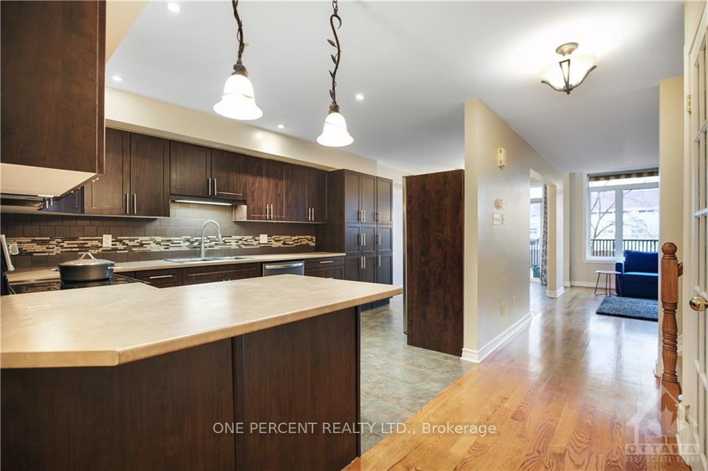 Photo 9 of 92 Carwood Circle, Ottawa, Carson Meadows — HOMEH