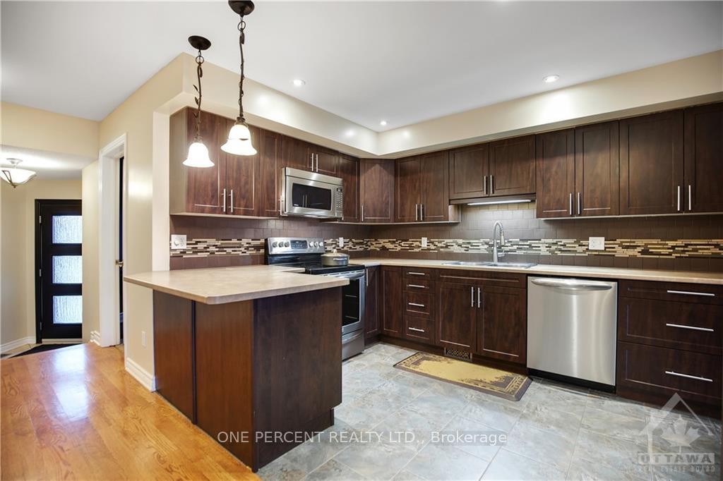 Photo 10 of 92 Carwood Circle, Ottawa, Carson Meadows — HOMEH