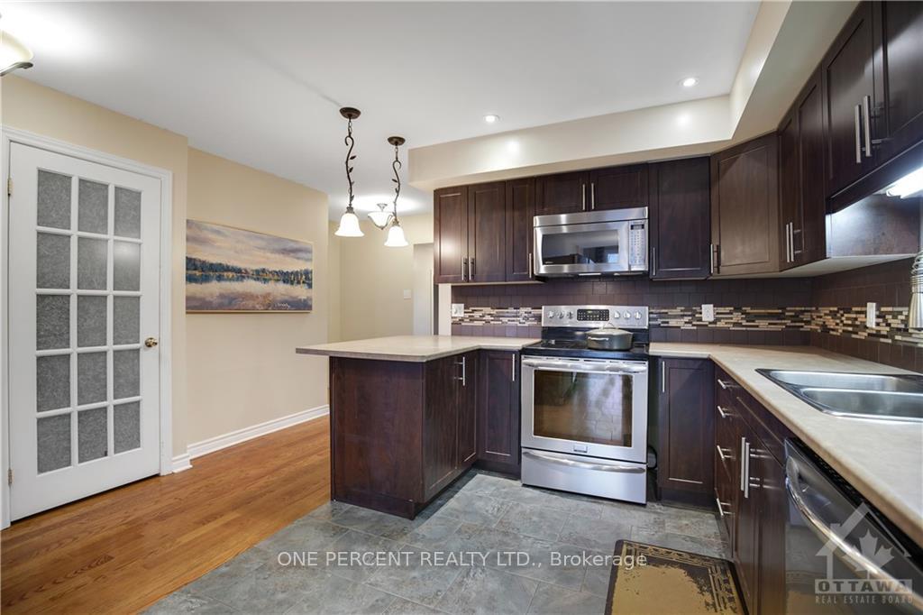 Photo 11 of 92 Carwood Circle, Ottawa, Carson Meadows — HOMEH