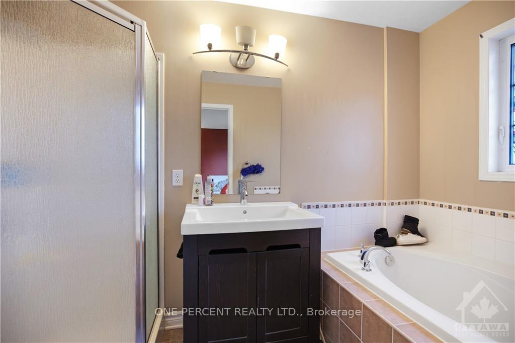 Photo 20 of 92 Carwood Circle, Ottawa, Carson Meadows — HOMEH