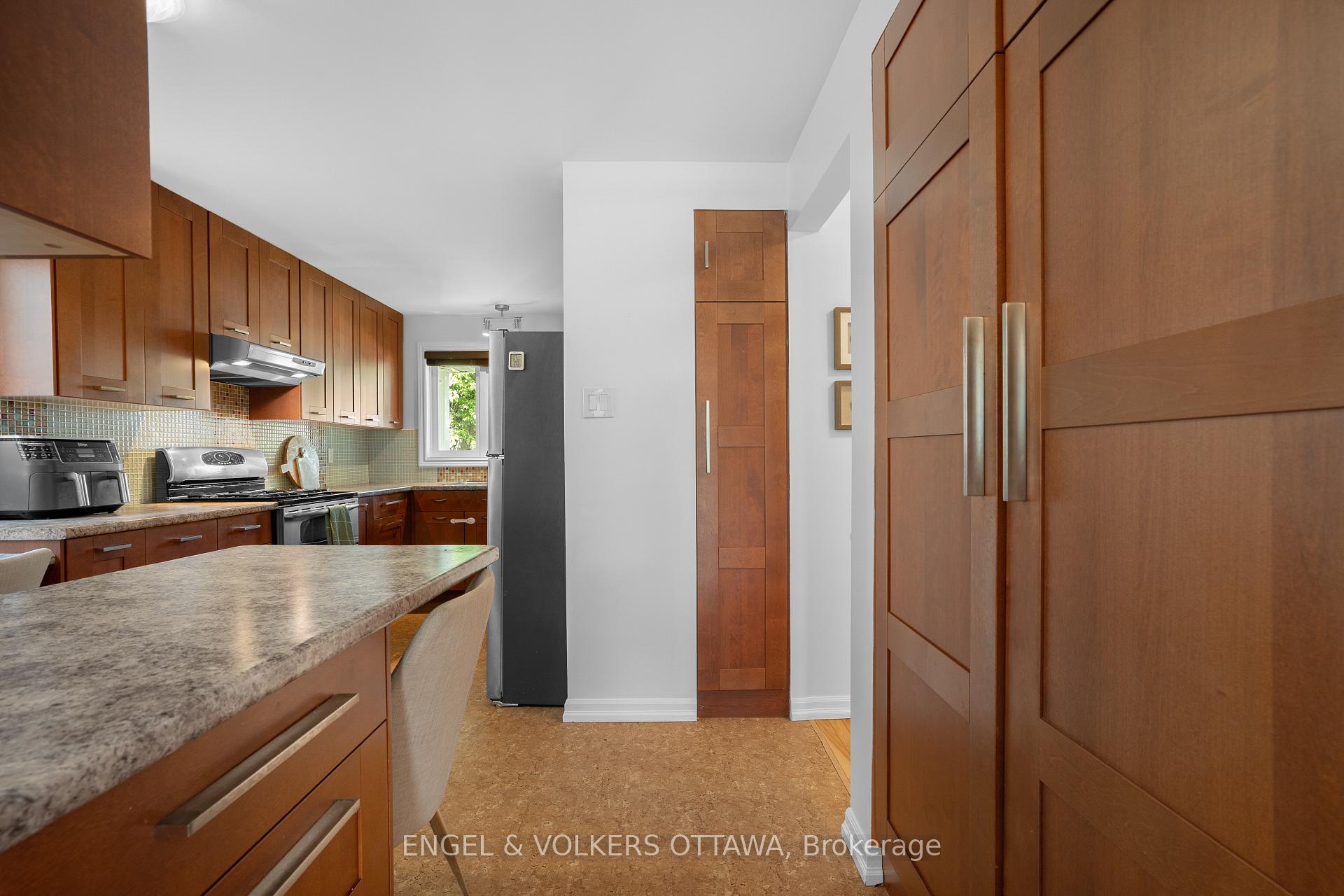Photo 8 of 1862 Windflower Way, Ottawa, Chapel Hill — HOMEH