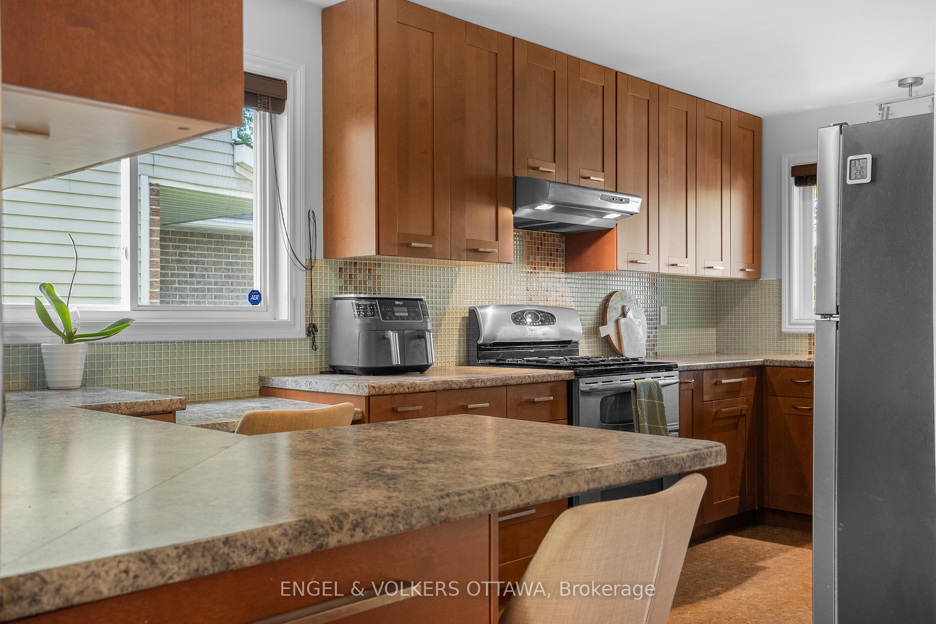 Photo 9 of 1862 Windflower Way, Ottawa, Chapel Hill — HOMEH