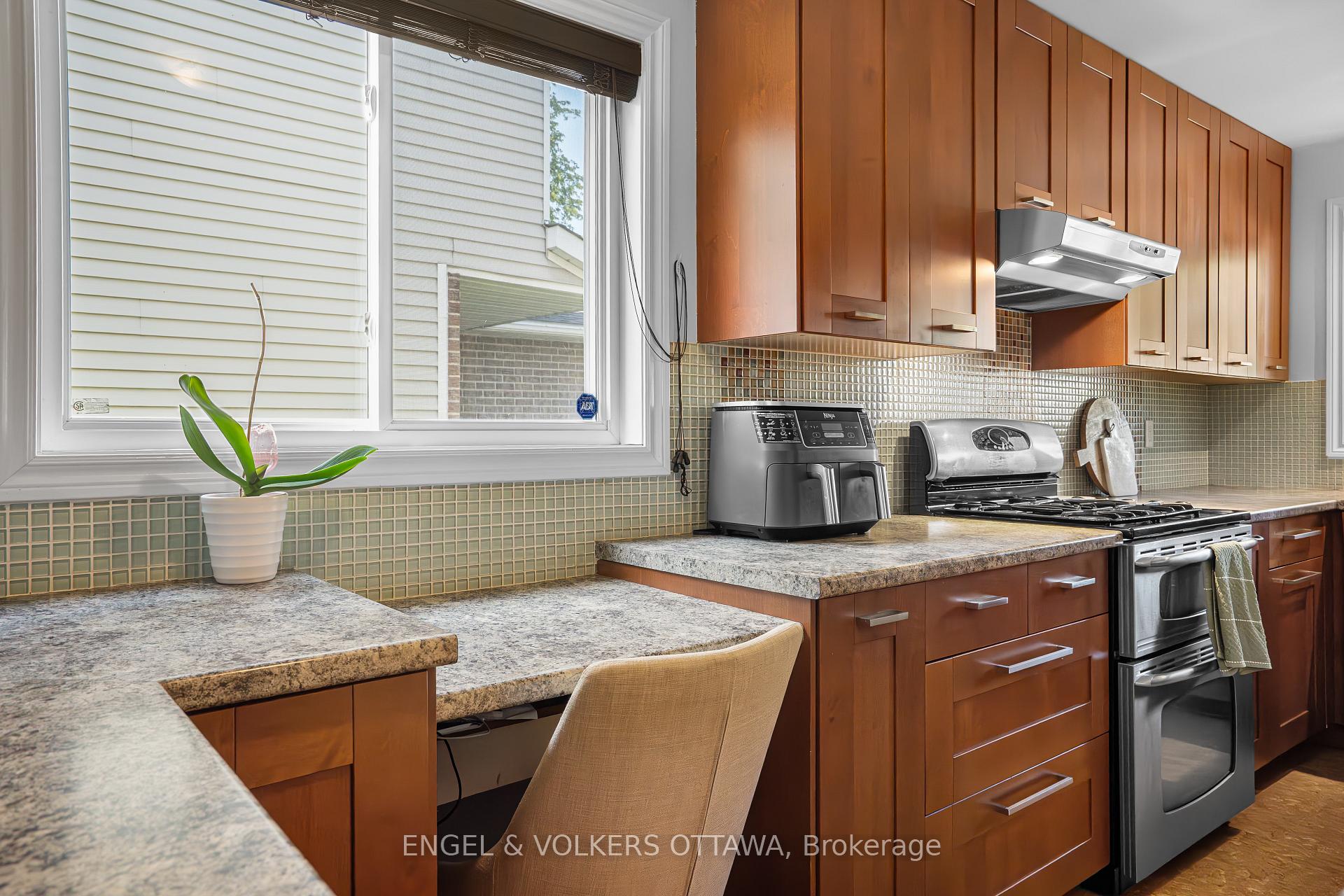 Photo 10 of 1862 Windflower Way, Ottawa, Chapel Hill — HOMEH