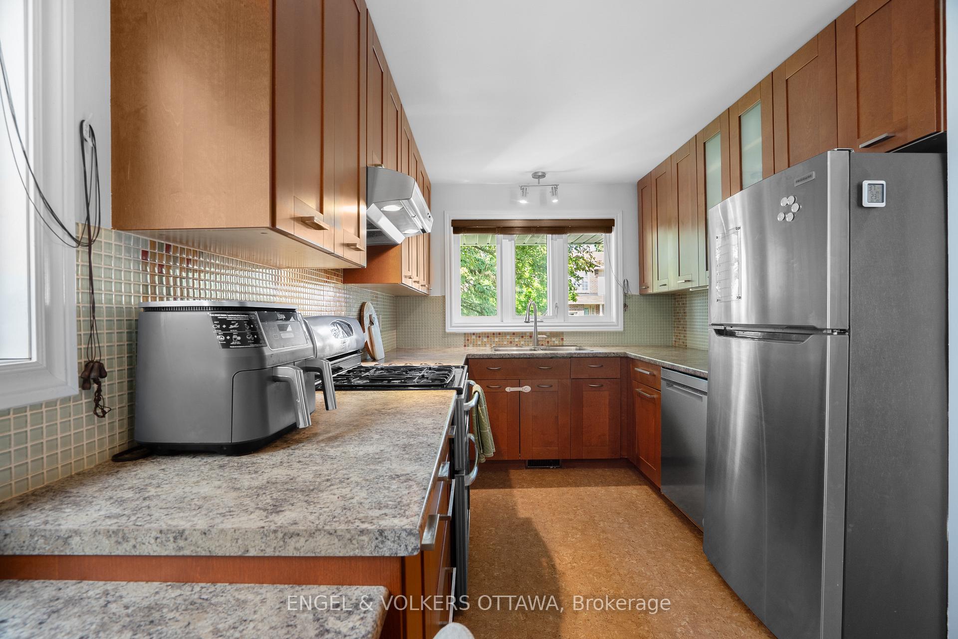 Photo 11 of 1862 Windflower Way, Ottawa, Chapel Hill — HOMEH