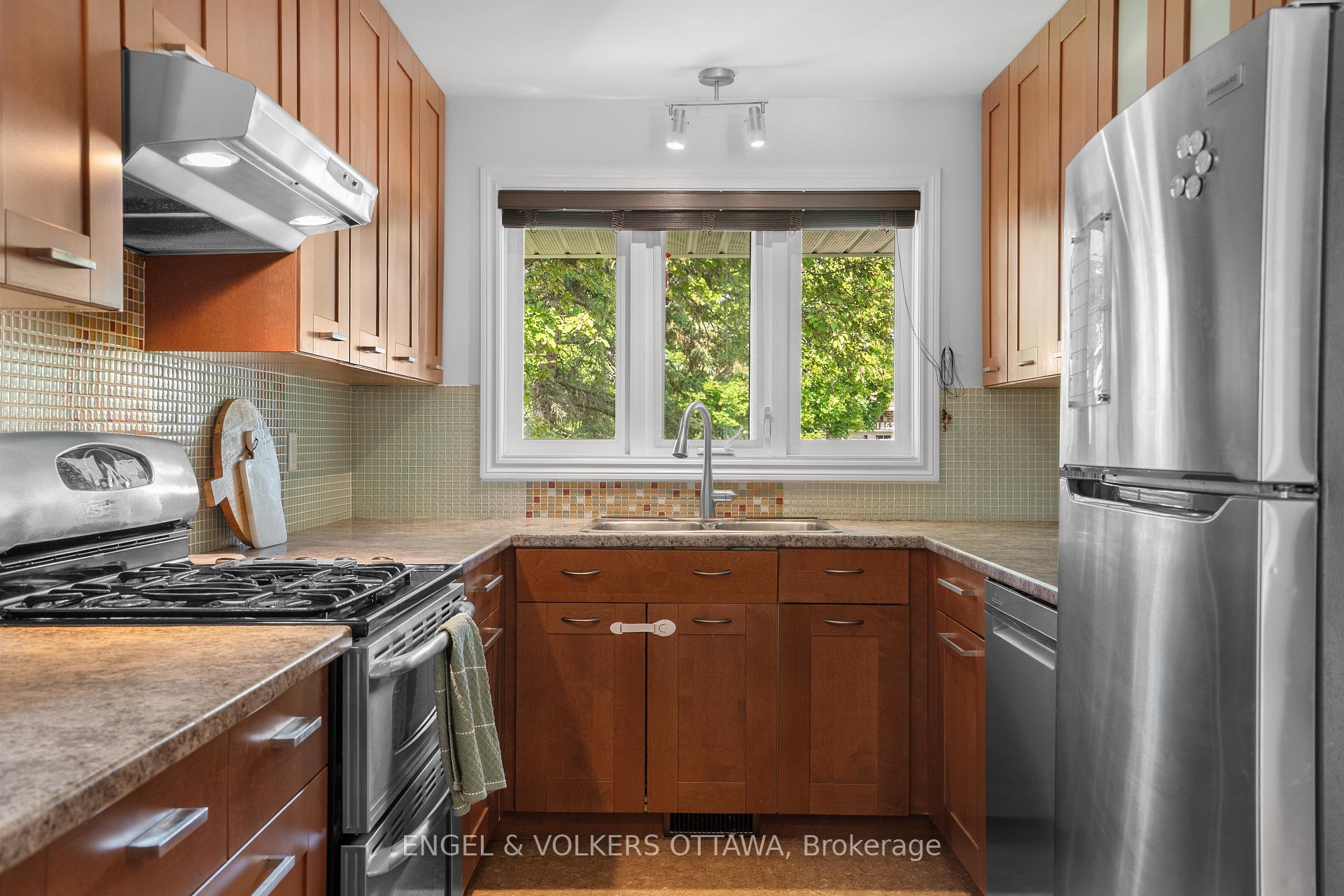 Photo 12 of 1862 Windflower Way, Ottawa, Chapel Hill — HOMEH