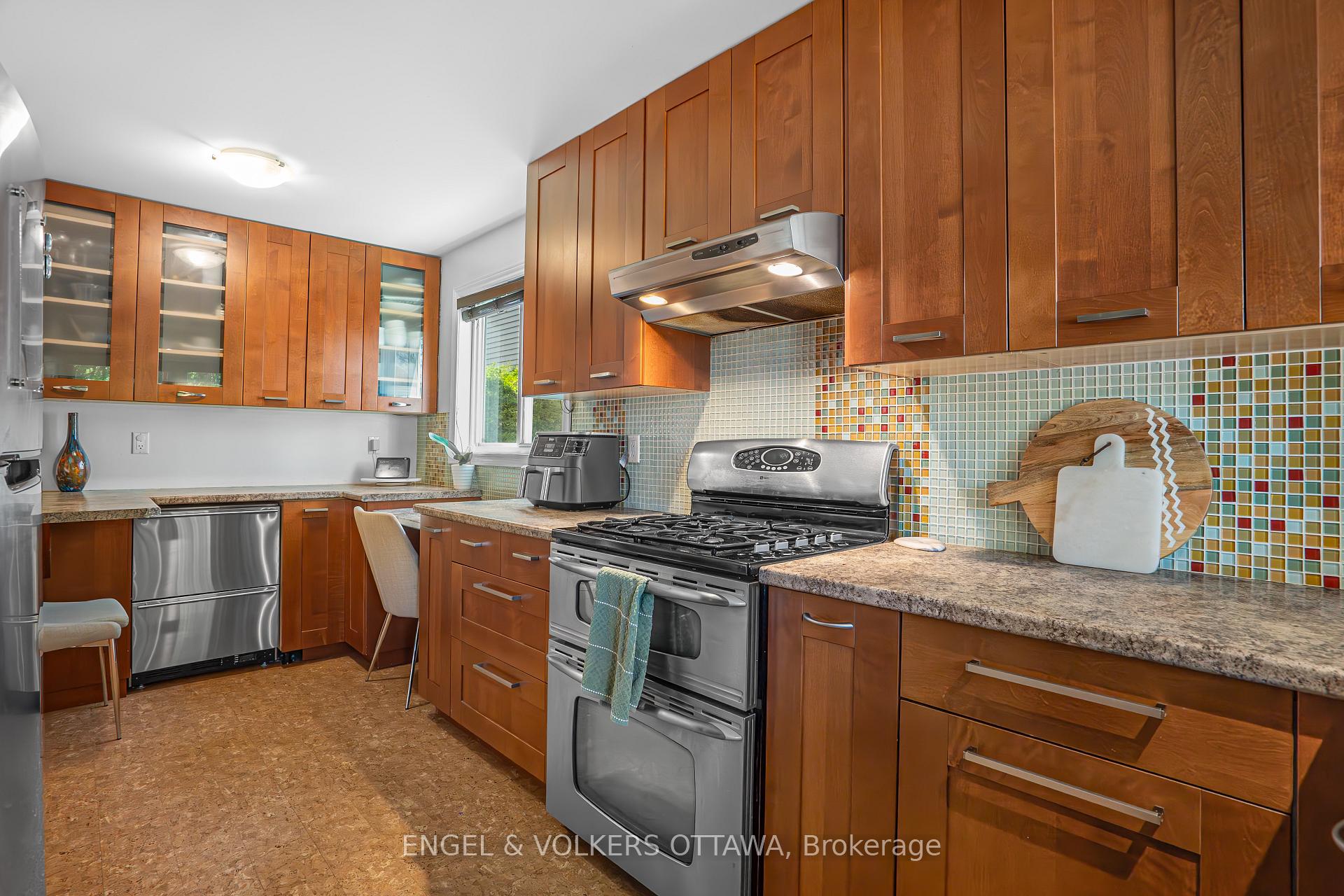 Photo 13 of 1862 Windflower Way, Ottawa, Chapel Hill — HOMEH