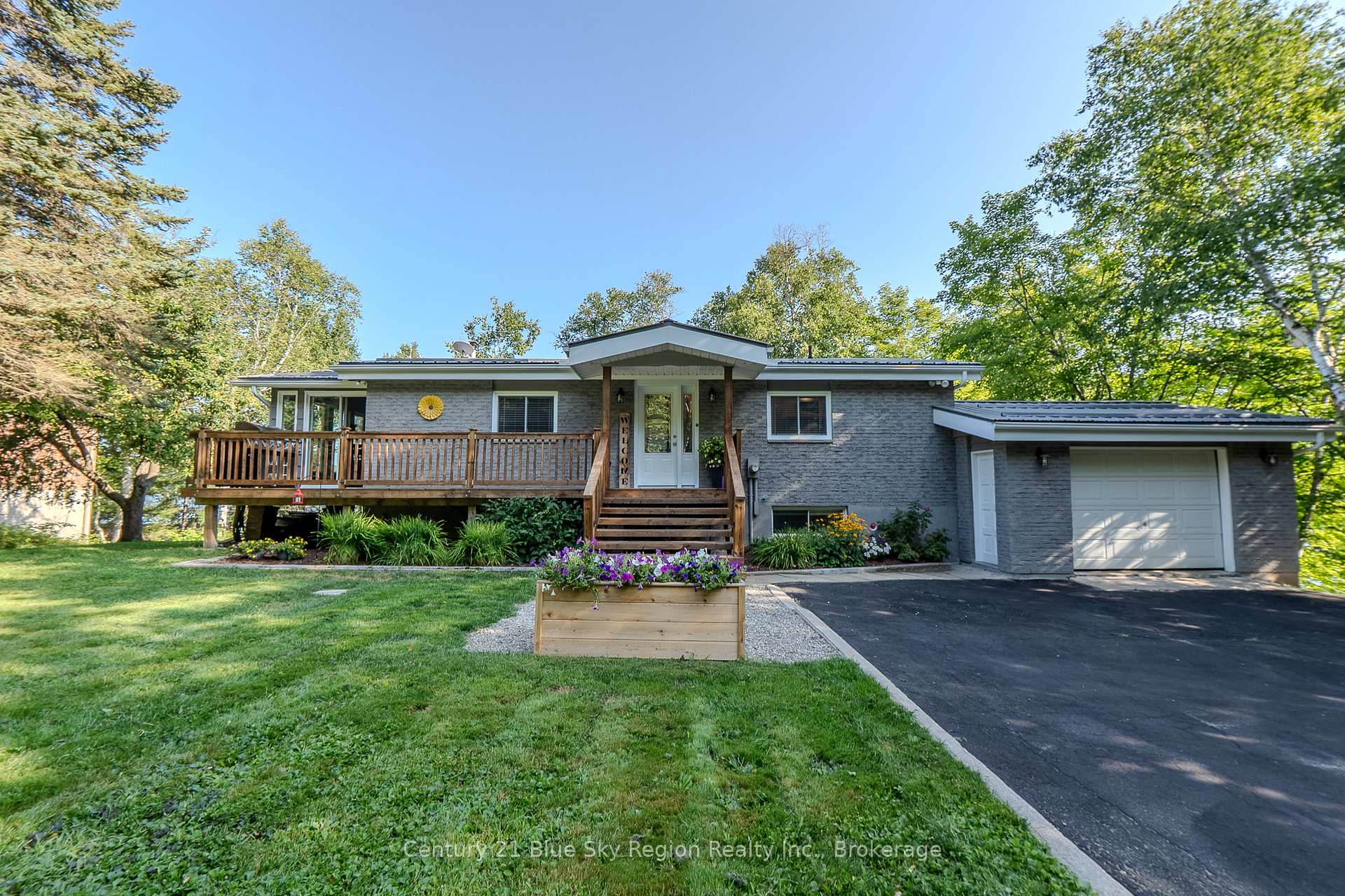 Photo 3 of 1370 Peninsula Road, North Bay, Birchaven — HOMEH