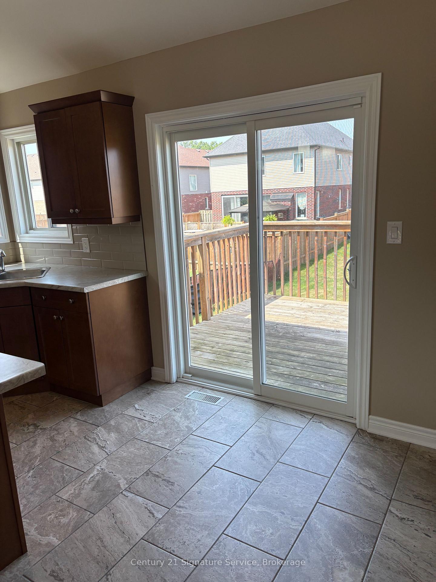Photo 4 of 7813 Oldfield Road, Niagara Falls, Oldfield — HOMEH