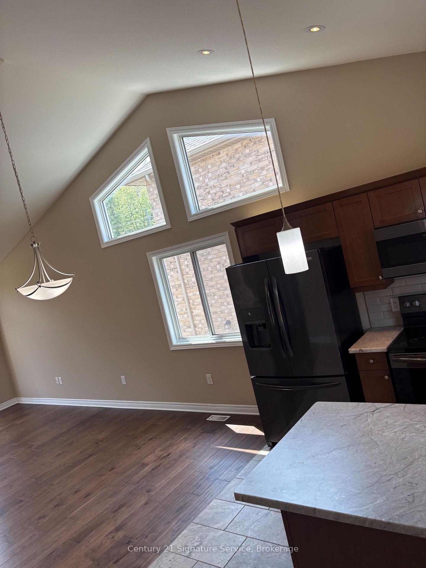 Photo 5 of 7813 Oldfield Road, Niagara Falls, Oldfield — HOMEH
