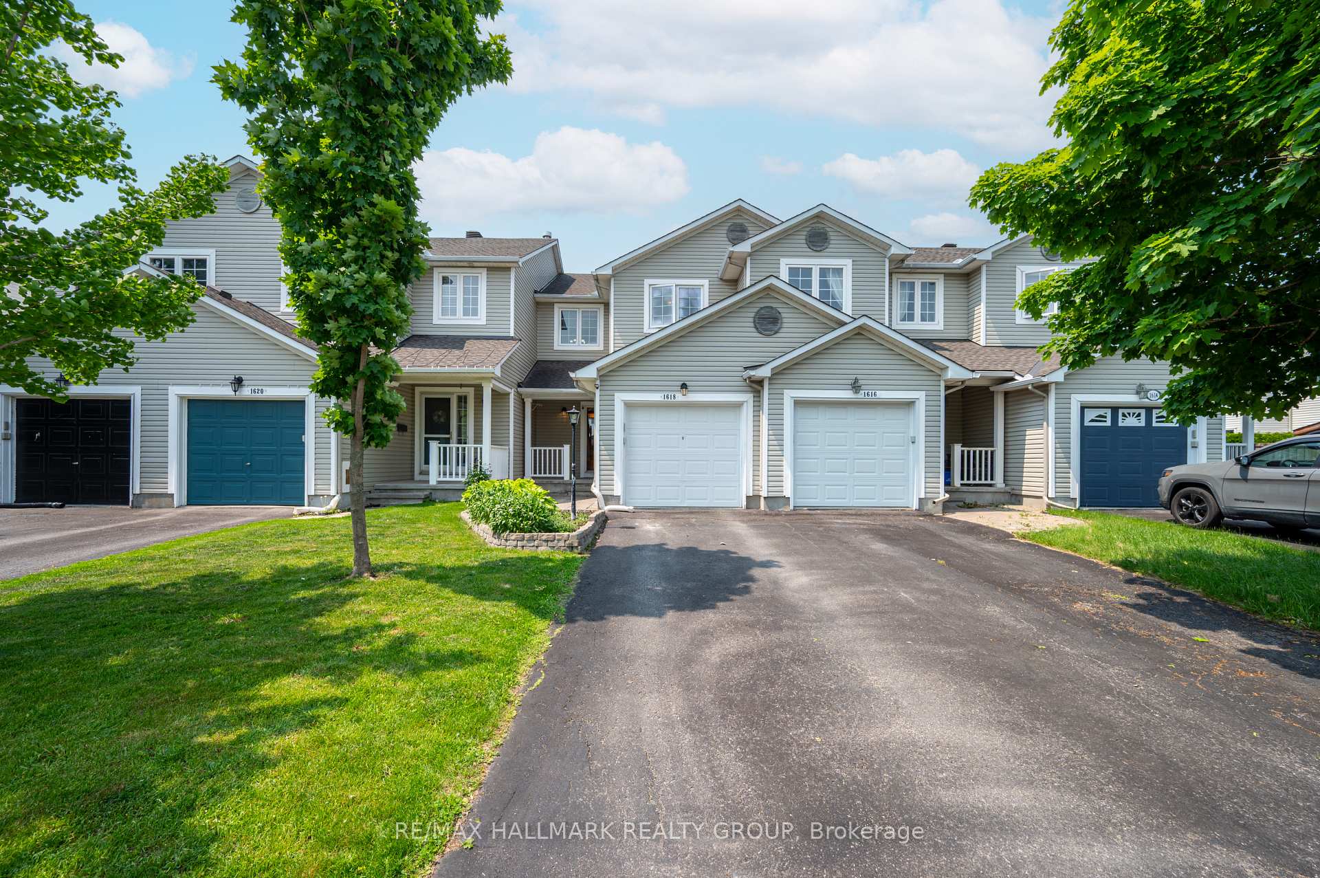 Front of 1618 Varennes Boulevard