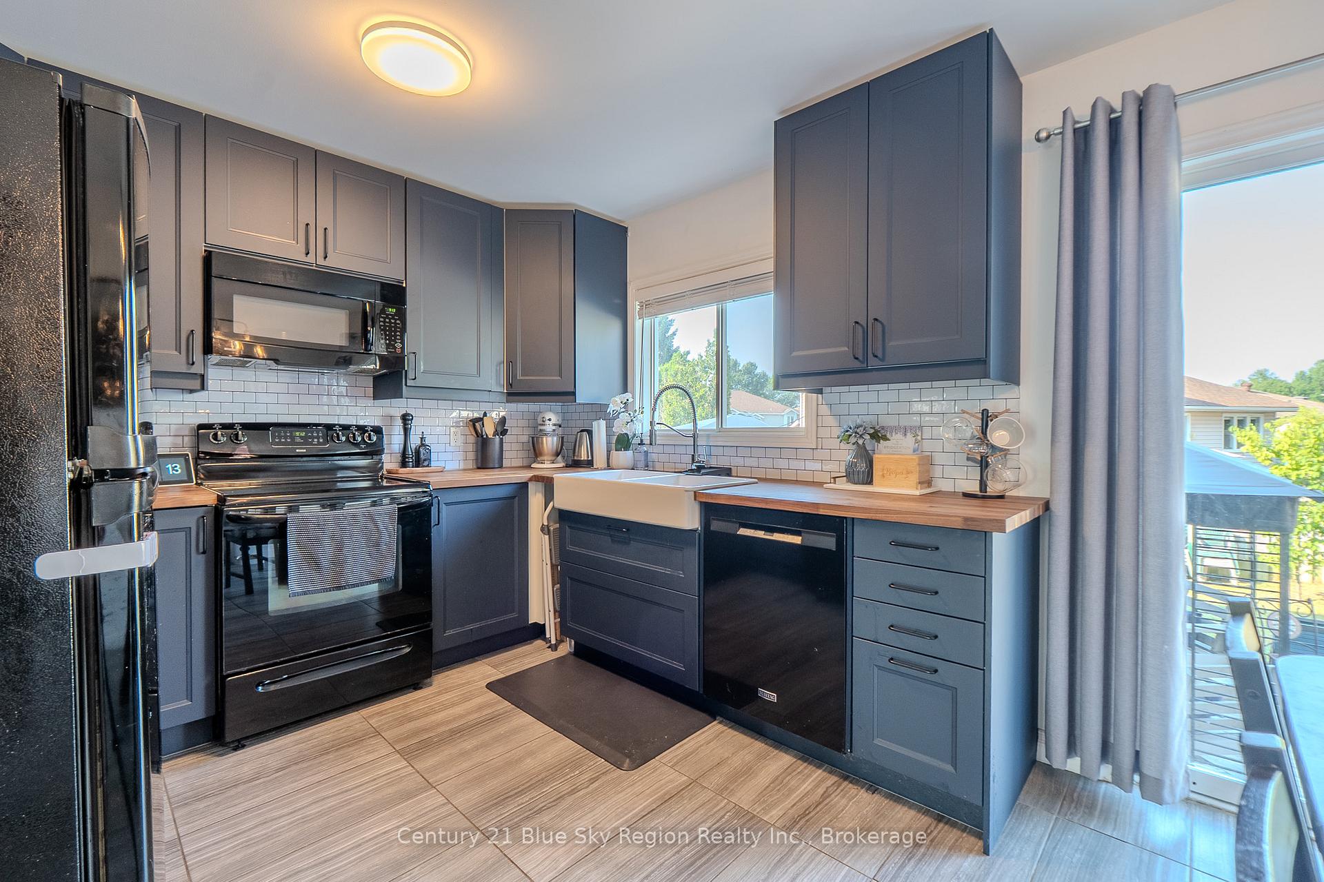 Photo 14 of 2624 Connaught Avenue, North Bay, Birchaven — HOMEH