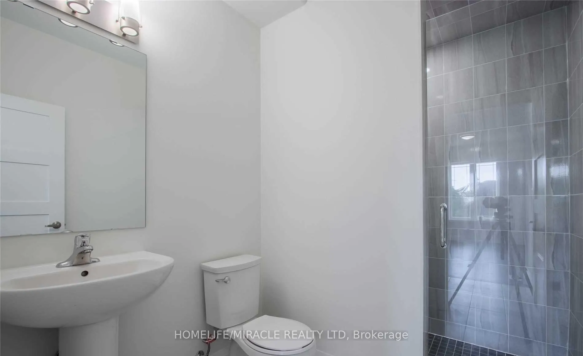 Photo 7 of Unit Upper, 530 Askew Court, Oshawa, Taunton — HOMEH