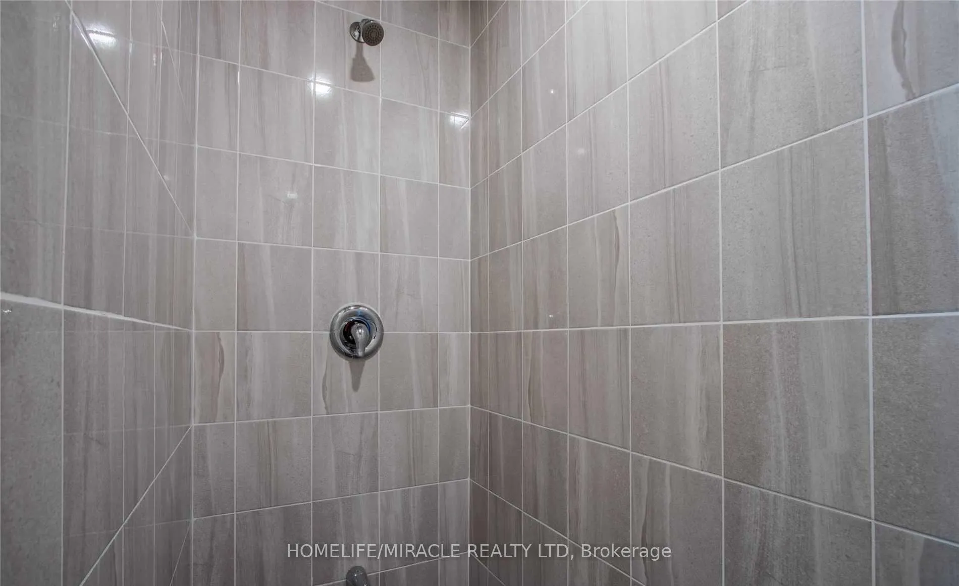 Photo 8 of Unit Upper, 530 Askew Court, Oshawa, Taunton — HOMEH