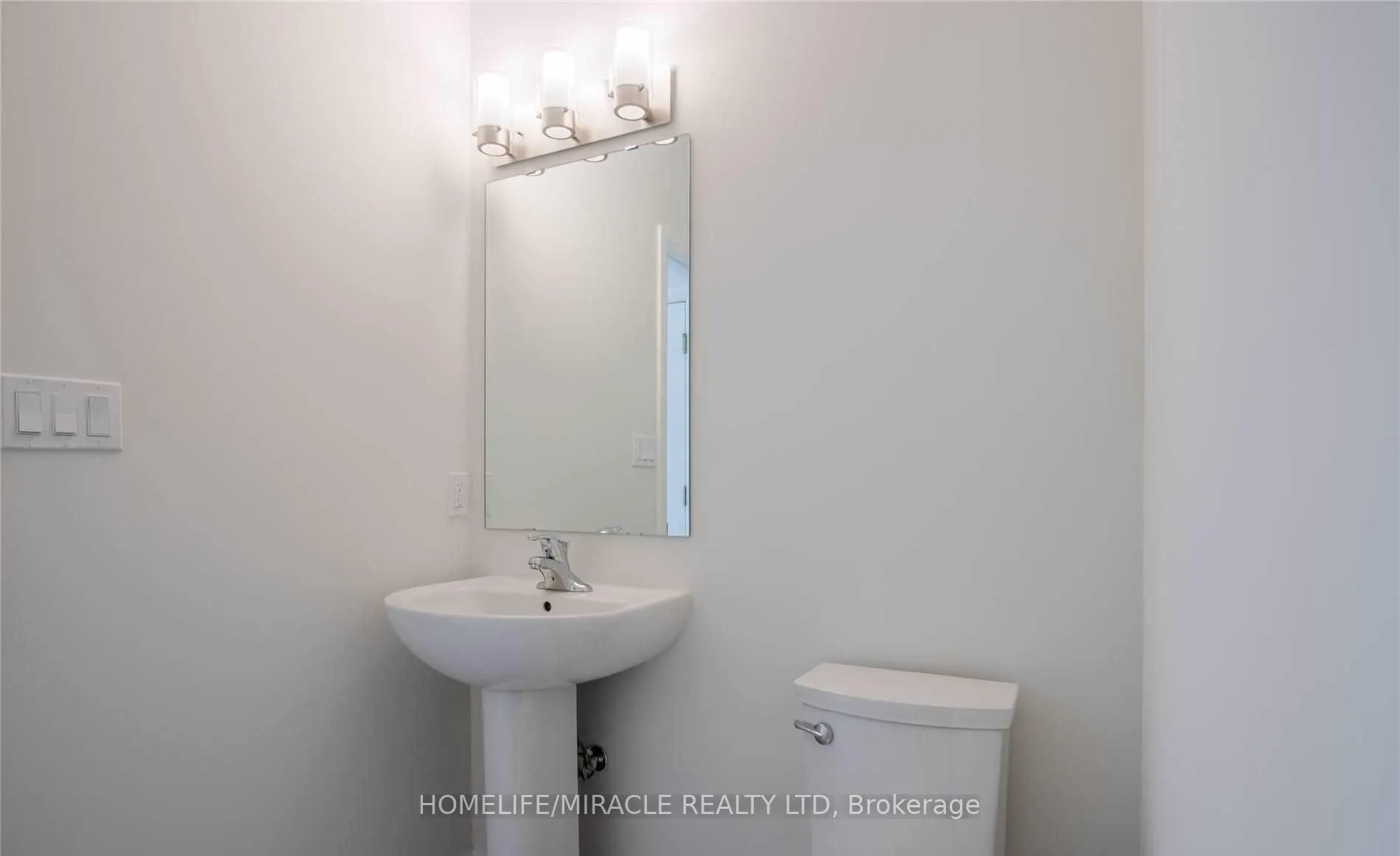 Photo 9 of Unit Upper, 530 Askew Court, Oshawa, Taunton — HOMEH