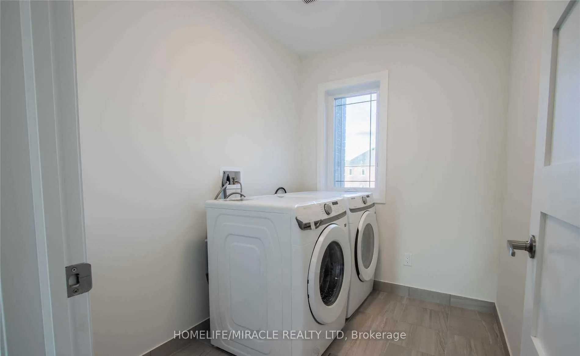 Photo 19 of Unit Upper, 530 Askew Court, Oshawa, Taunton — HOMEH