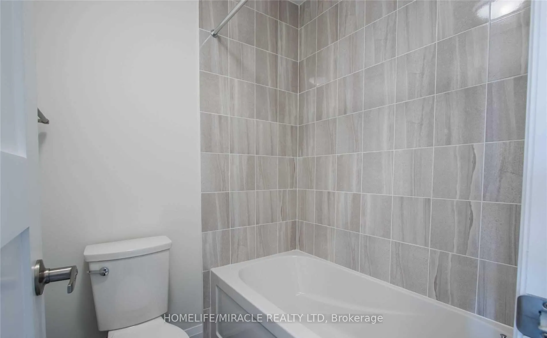 Photo 28 of Unit Upper, 530 Askew Court, Oshawa, Taunton — HOMEH