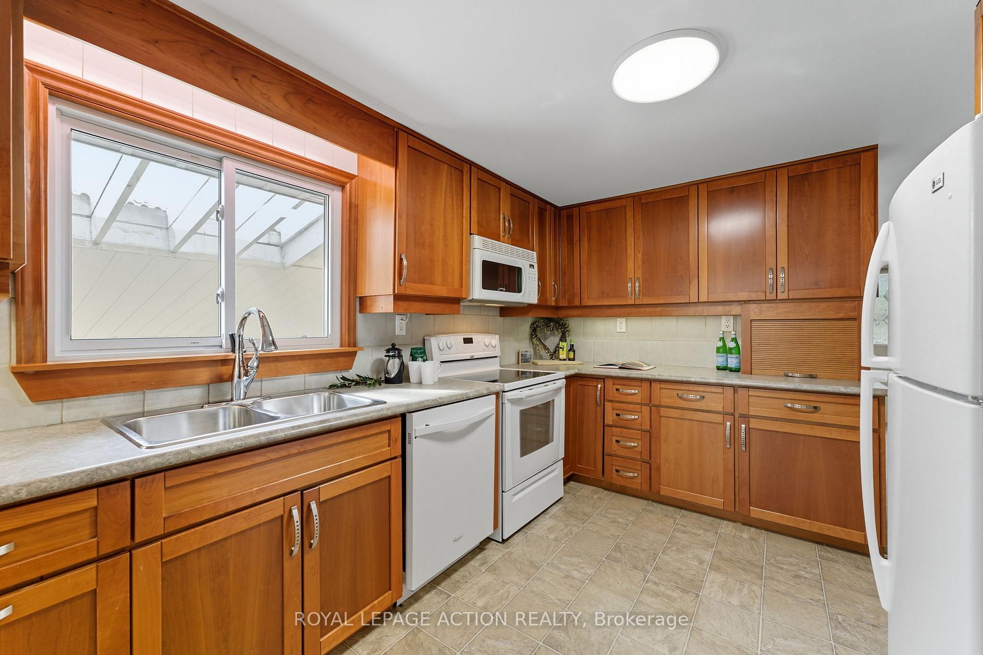 Photo 10 of 14 Jackson Heights, Norfolk, Port Dover — HOMEH