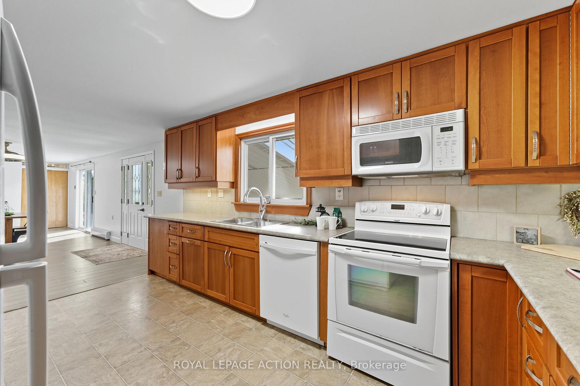 Photo 11 of 14 Jackson Heights, Norfolk, Port Dover — HOMEH