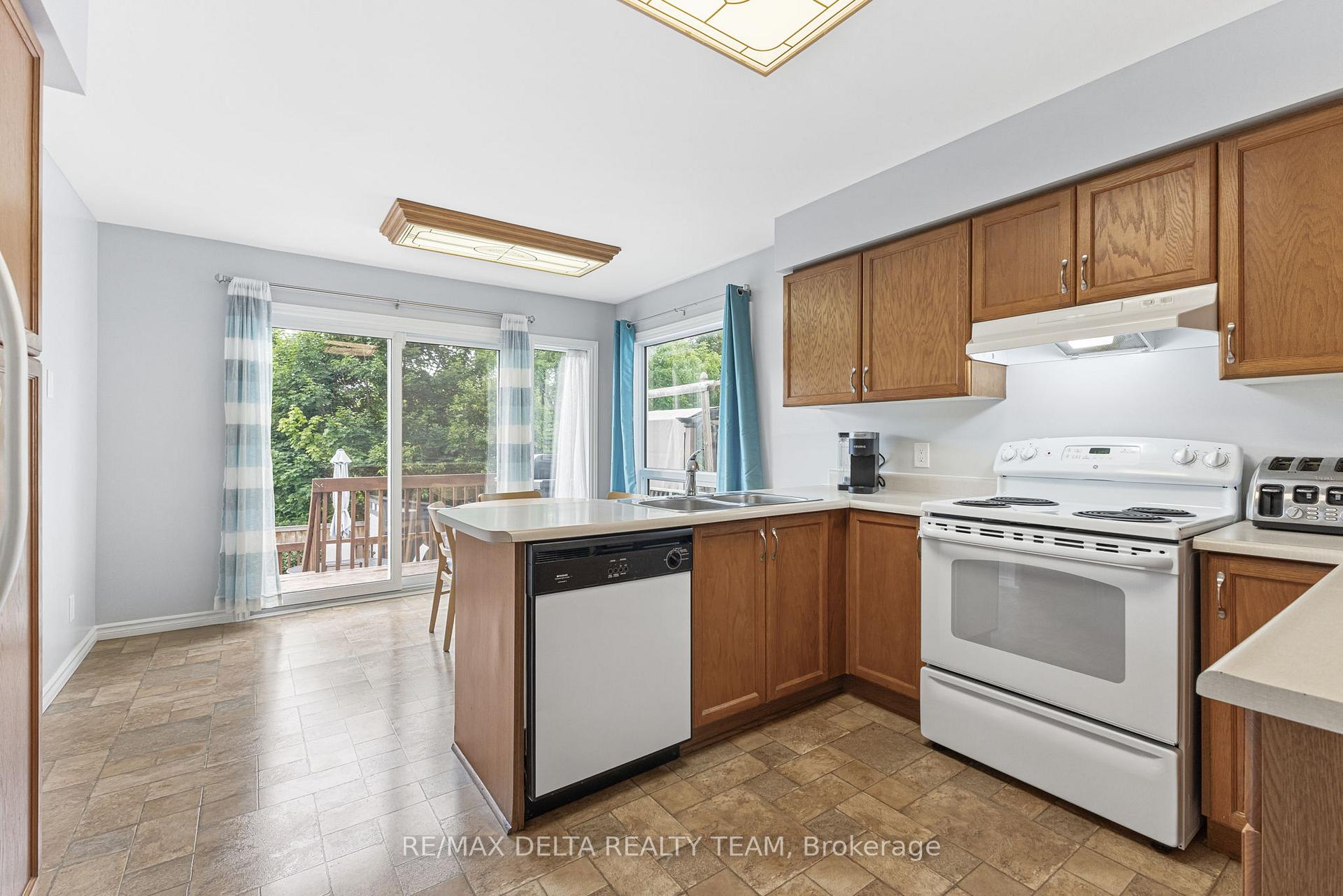 Photo 10 of 1677 Des Perdrix Crescent, Ottawa, Orleans/Sunridge — HOMEH