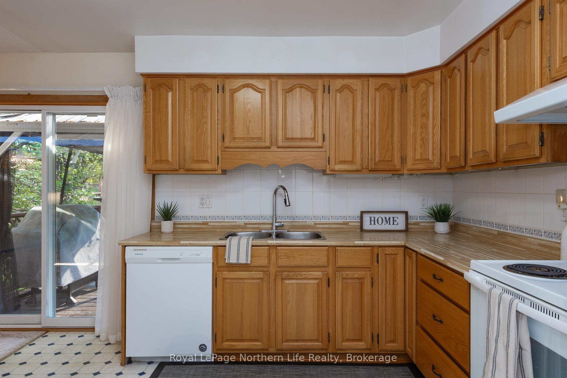 Photo 8 of 627 Hardy Street, North Bay, Central — HOMEH