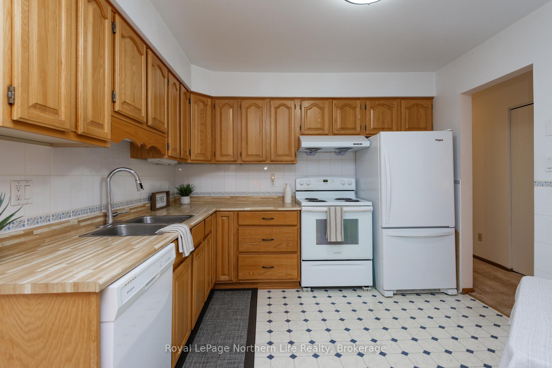 Photo 9 of 627 Hardy Street, North Bay, Central — HOMEH