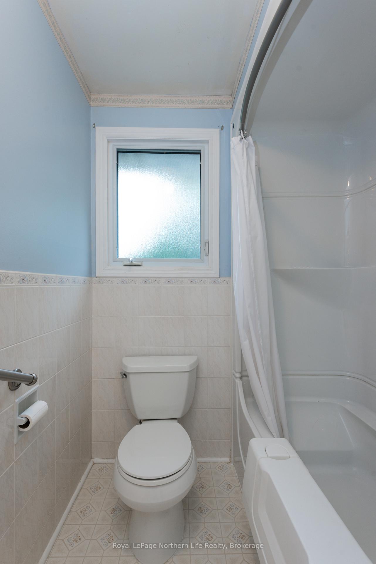 Photo 22 of 627 Hardy Street, North Bay, Central — HOMEH