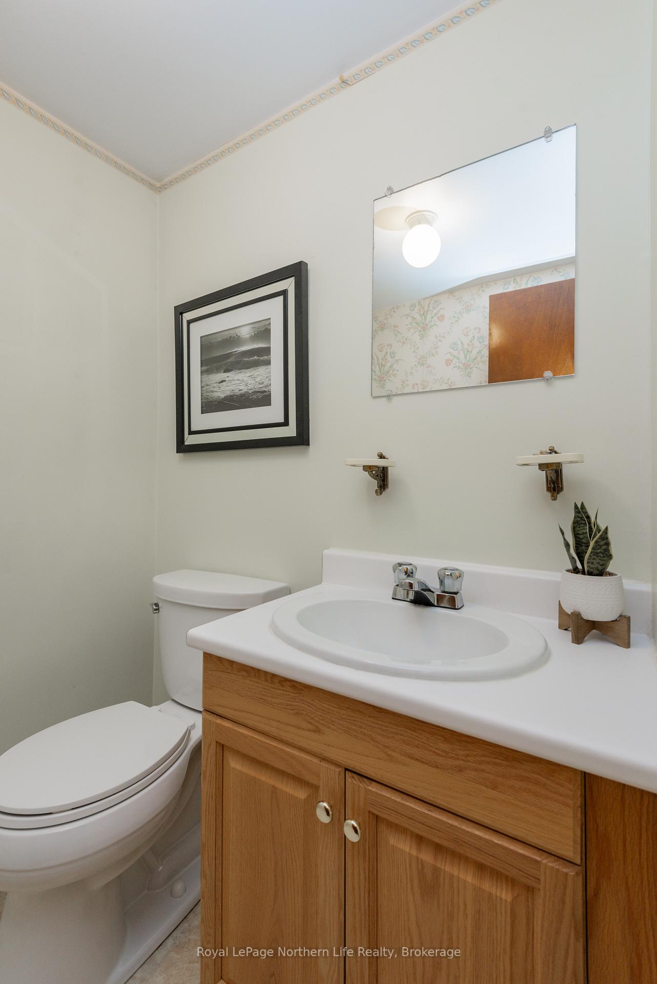 Photo 31 of 627 Hardy Street, North Bay, Central — HOMEH