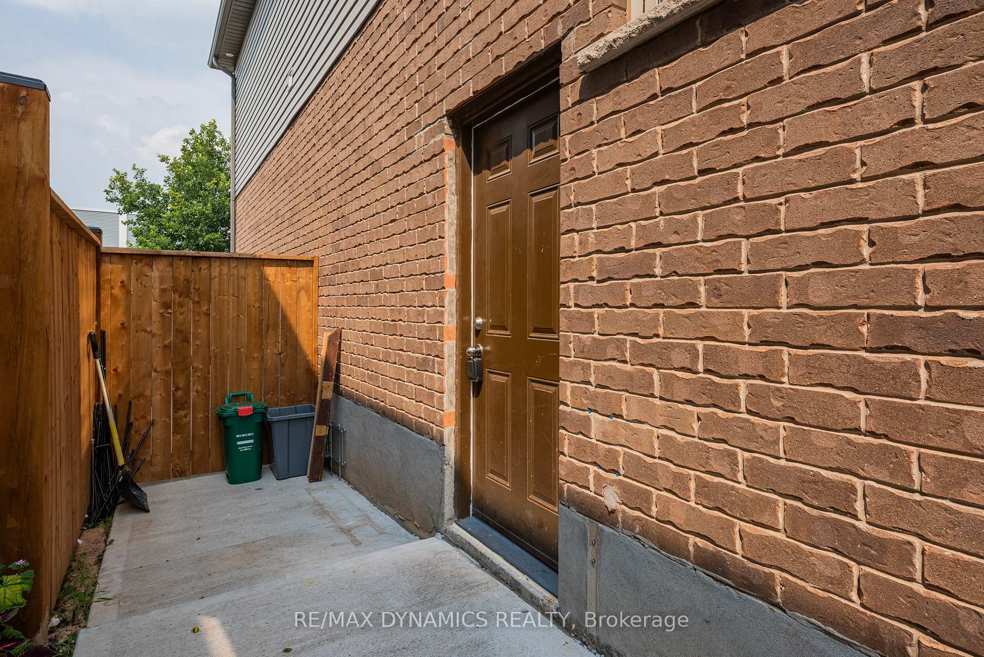 Photo 3 of 8417 Jeffrey Court, Niagara Falls, Forestview — HOMEH