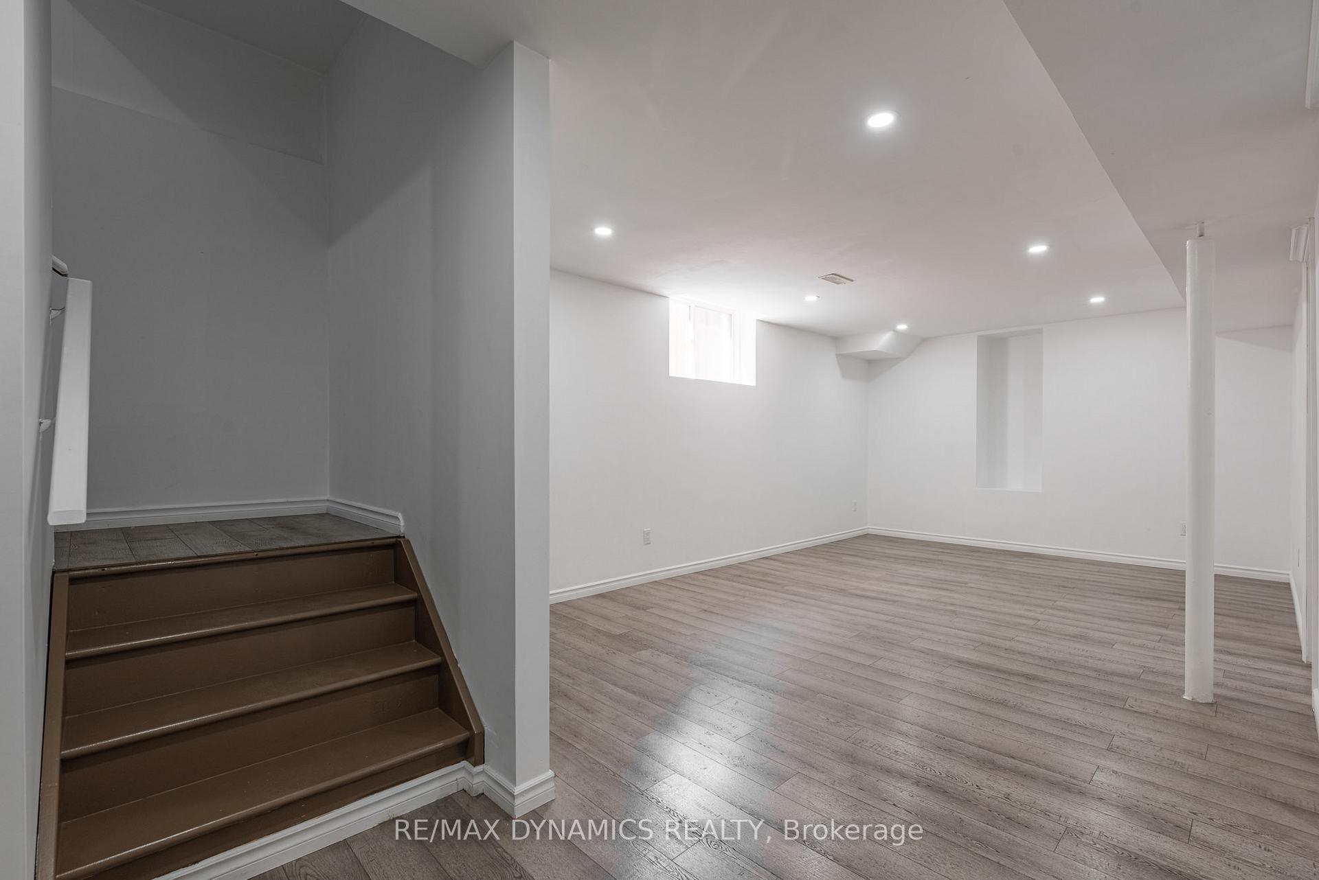 Photo 4 of 8417 Jeffrey Court, Niagara Falls, Forestview — HOMEH