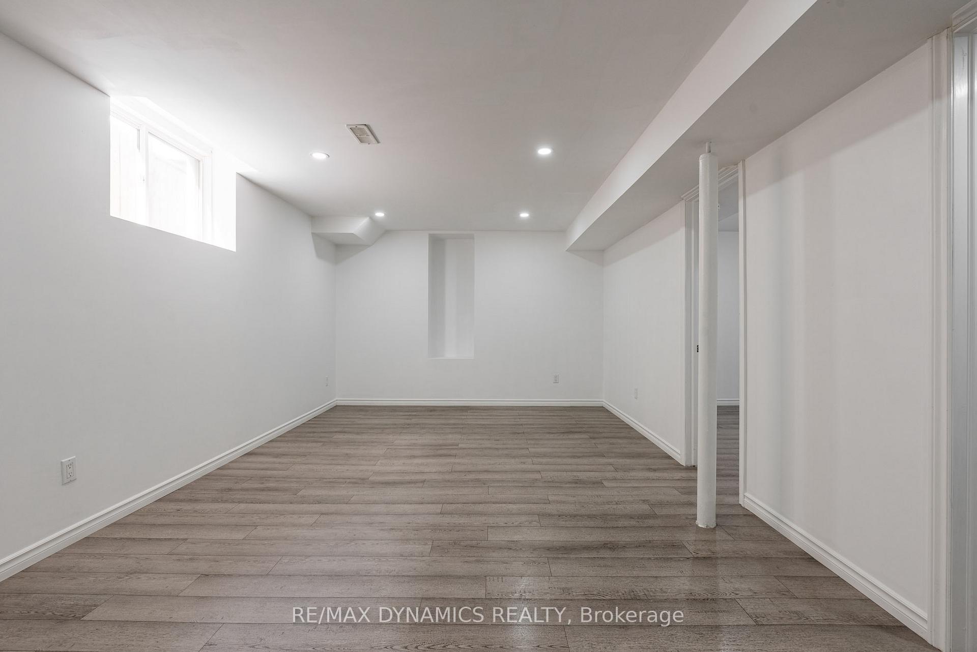 Photo 5 of 8417 Jeffrey Court, Niagara Falls, Forestview — HOMEH
