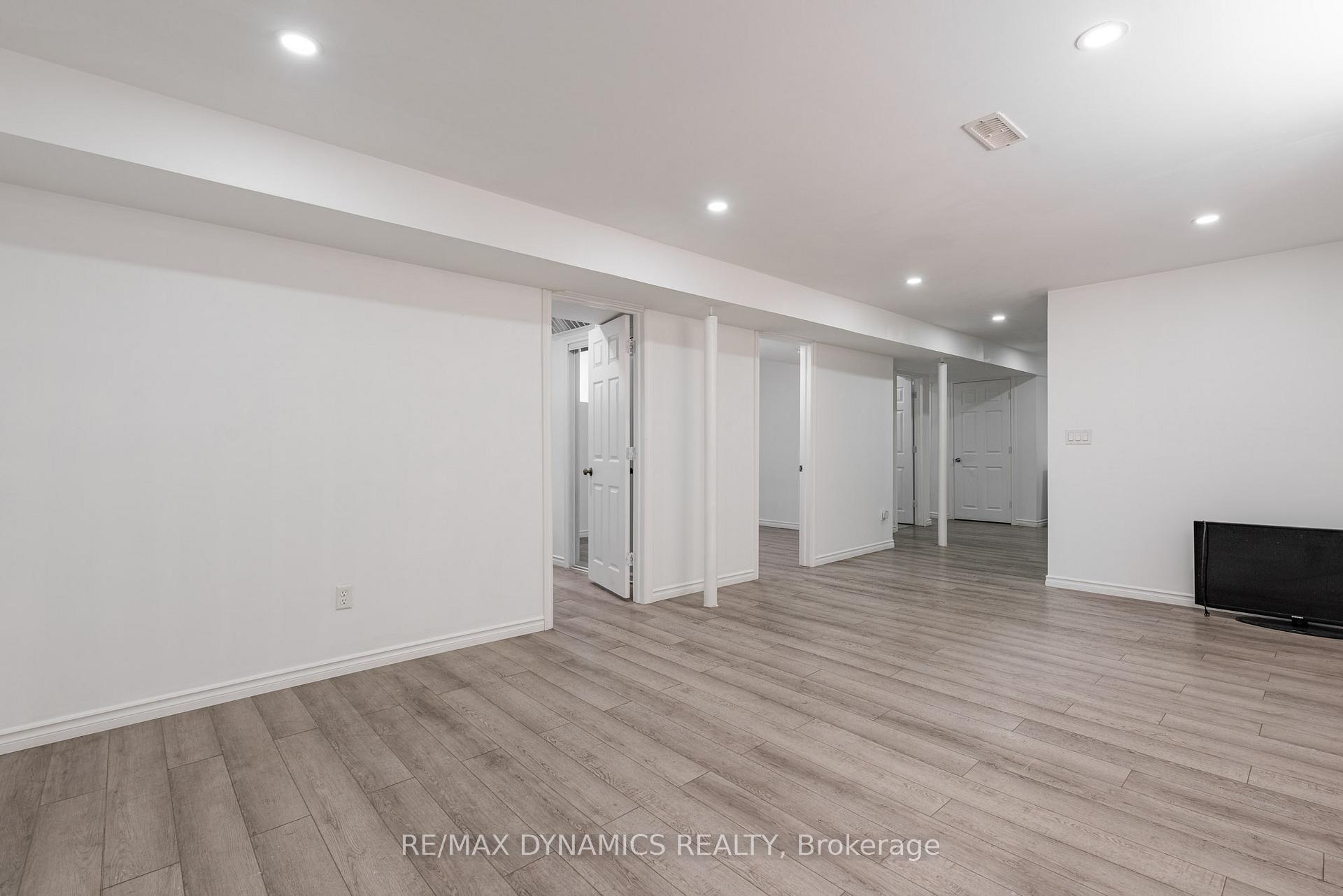 Photo 9 of 8417 Jeffrey Court, Niagara Falls, Forestview — HOMEH