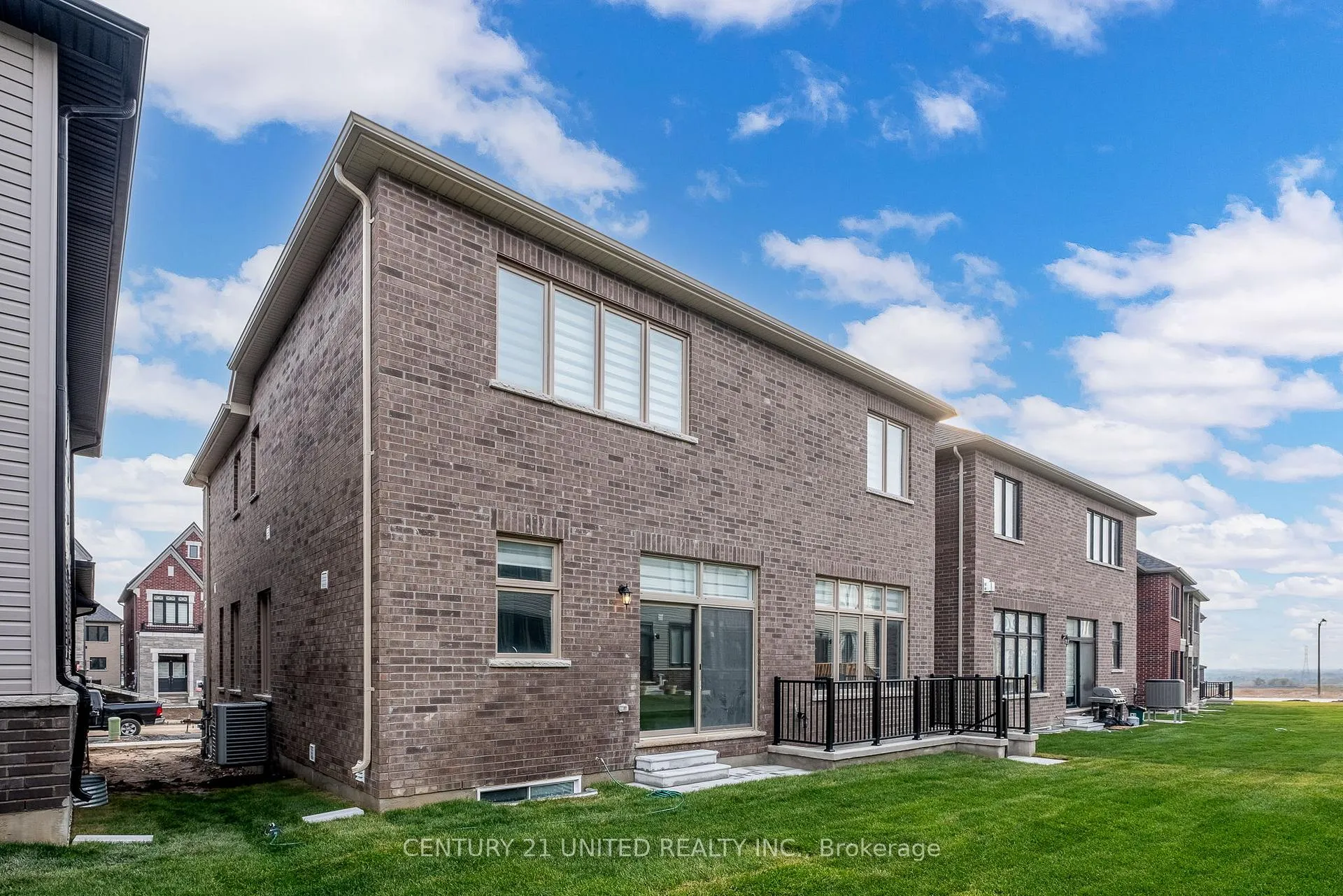 Photo 2 of 1040 Suddard Avenue, Oshawa, Kedron — HOMEH