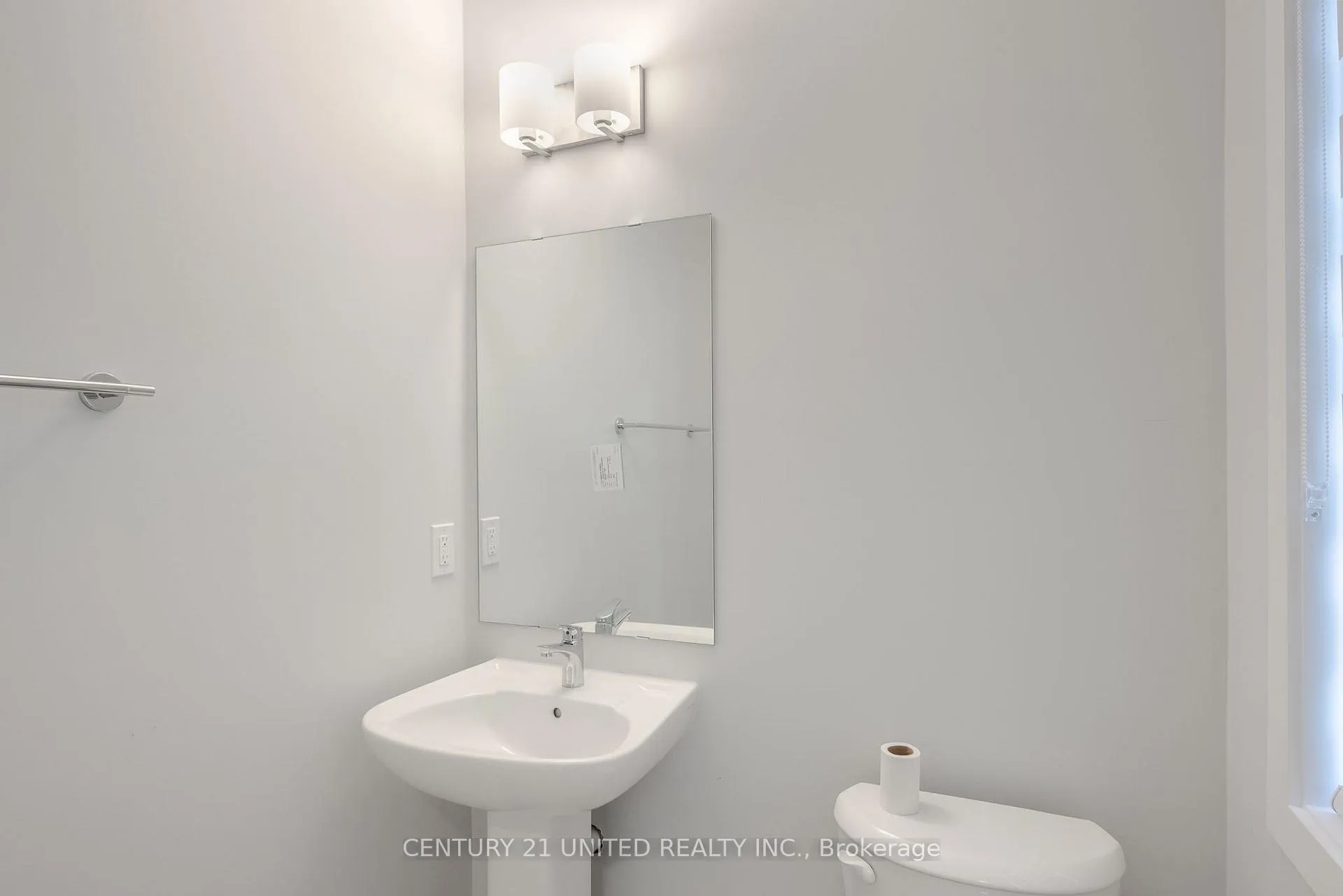 Photo 8 of 1040 Suddard Avenue, Oshawa, Kedron — HOMEH