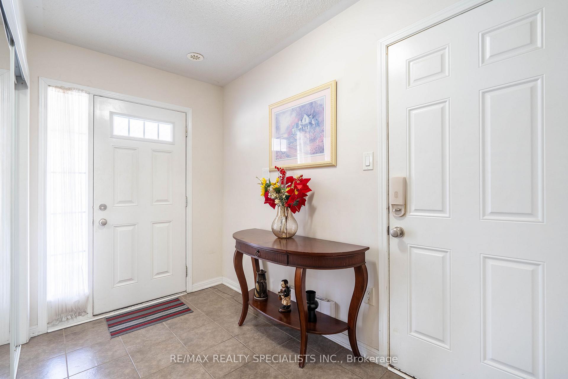 Photo 2 of 912 Nadalin Heights, Milton, Willmott — HOMEH