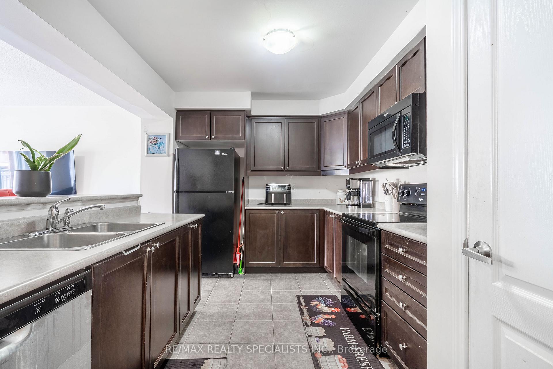 Photo 17 of 912 Nadalin Heights, Milton, Willmott — HOMEH
