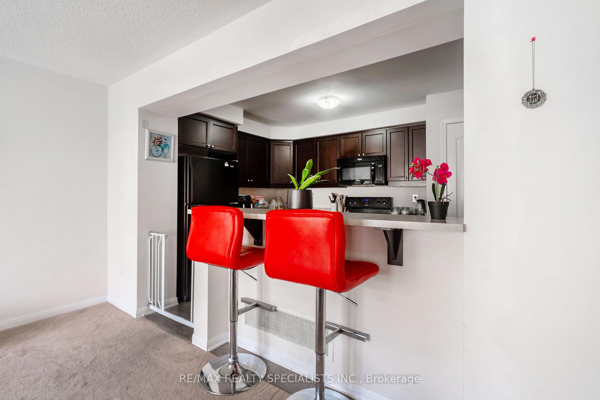 Photo 3 of 912 Nadalin Heights, Milton, Willmott — HOMEH