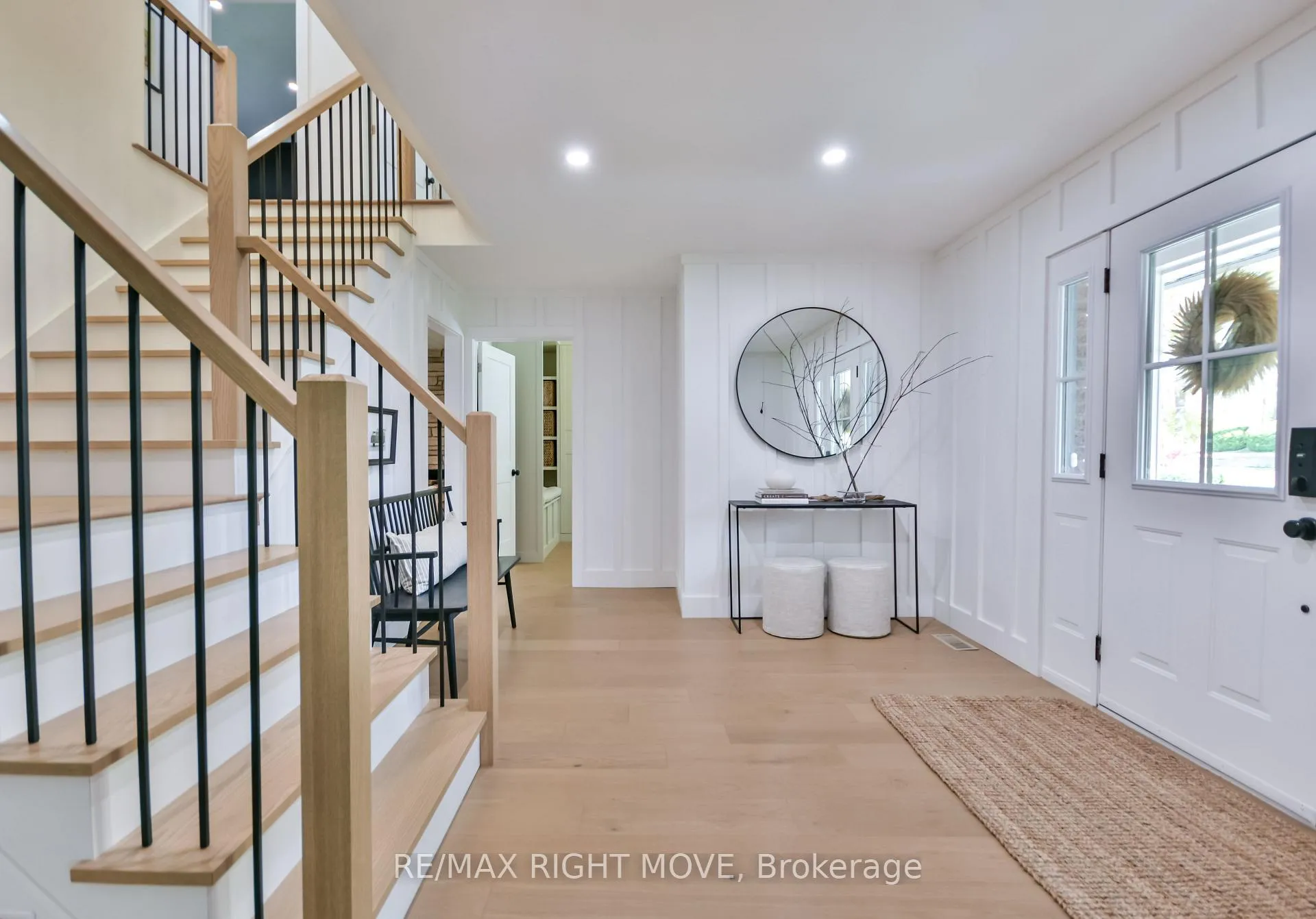 Photo 4 of 407 Bay Street, Orillia — HOMEH