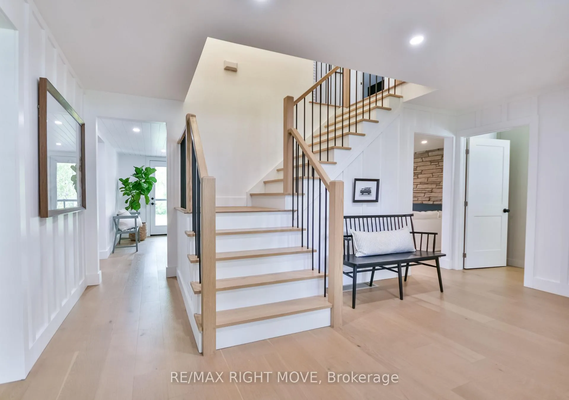 Photo 6 of 407 Bay Street, Orillia — HOMEH