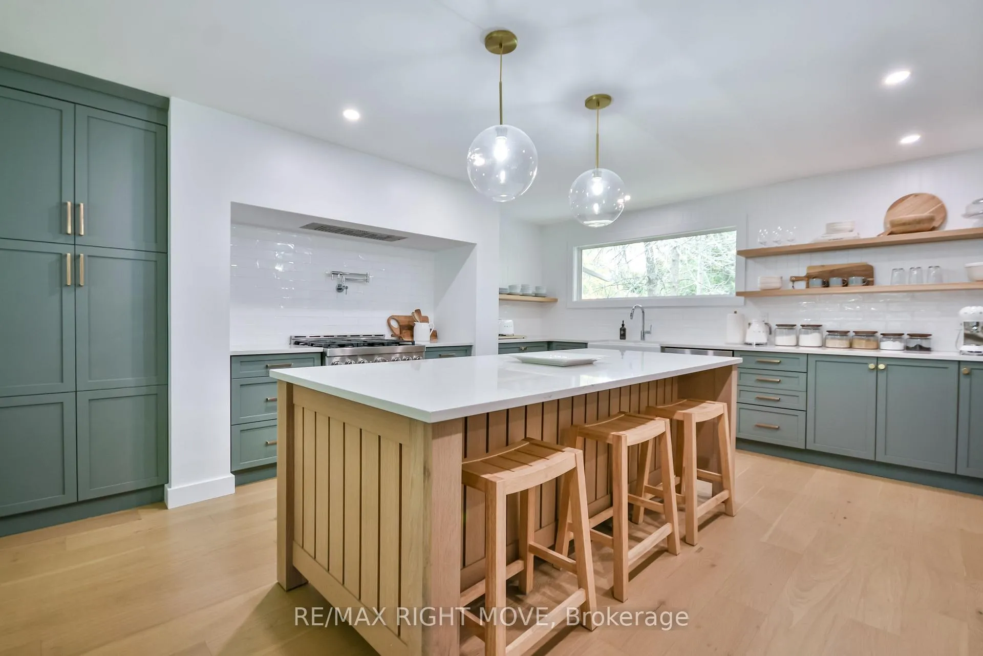 Photo 7 of 407 Bay Street, Orillia — HOMEH
