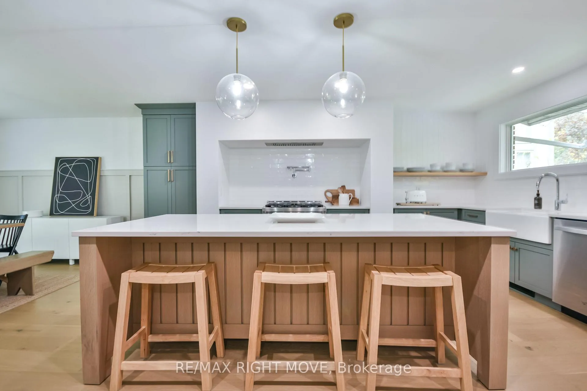 Photo 9 of 407 Bay Street, Orillia — HOMEH