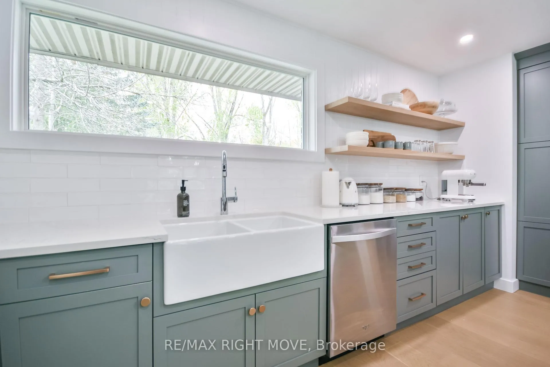Photo 10 of 407 Bay Street, Orillia — HOMEH