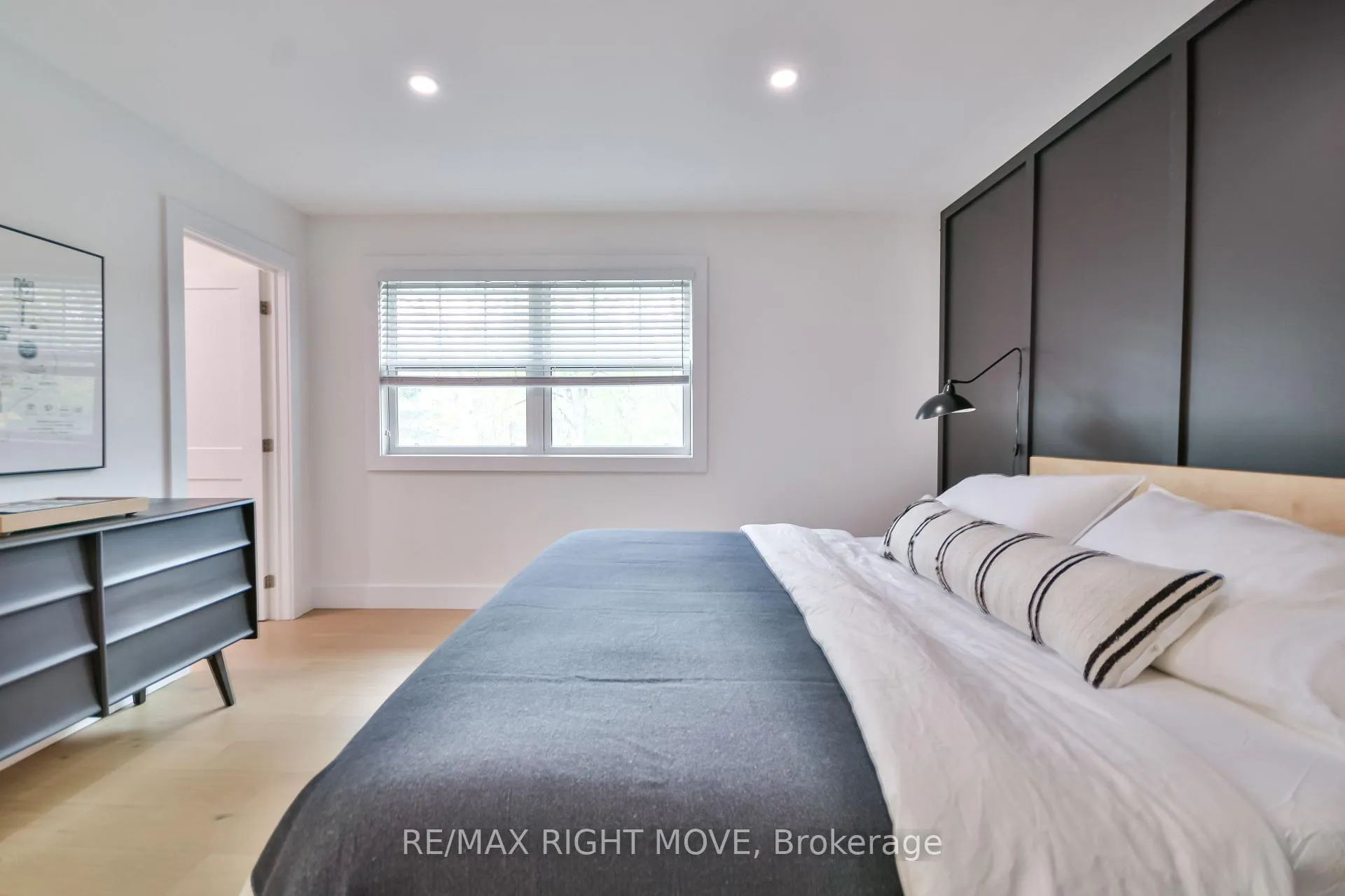 Photo 26 of 407 Bay Street, Orillia — HOMEH