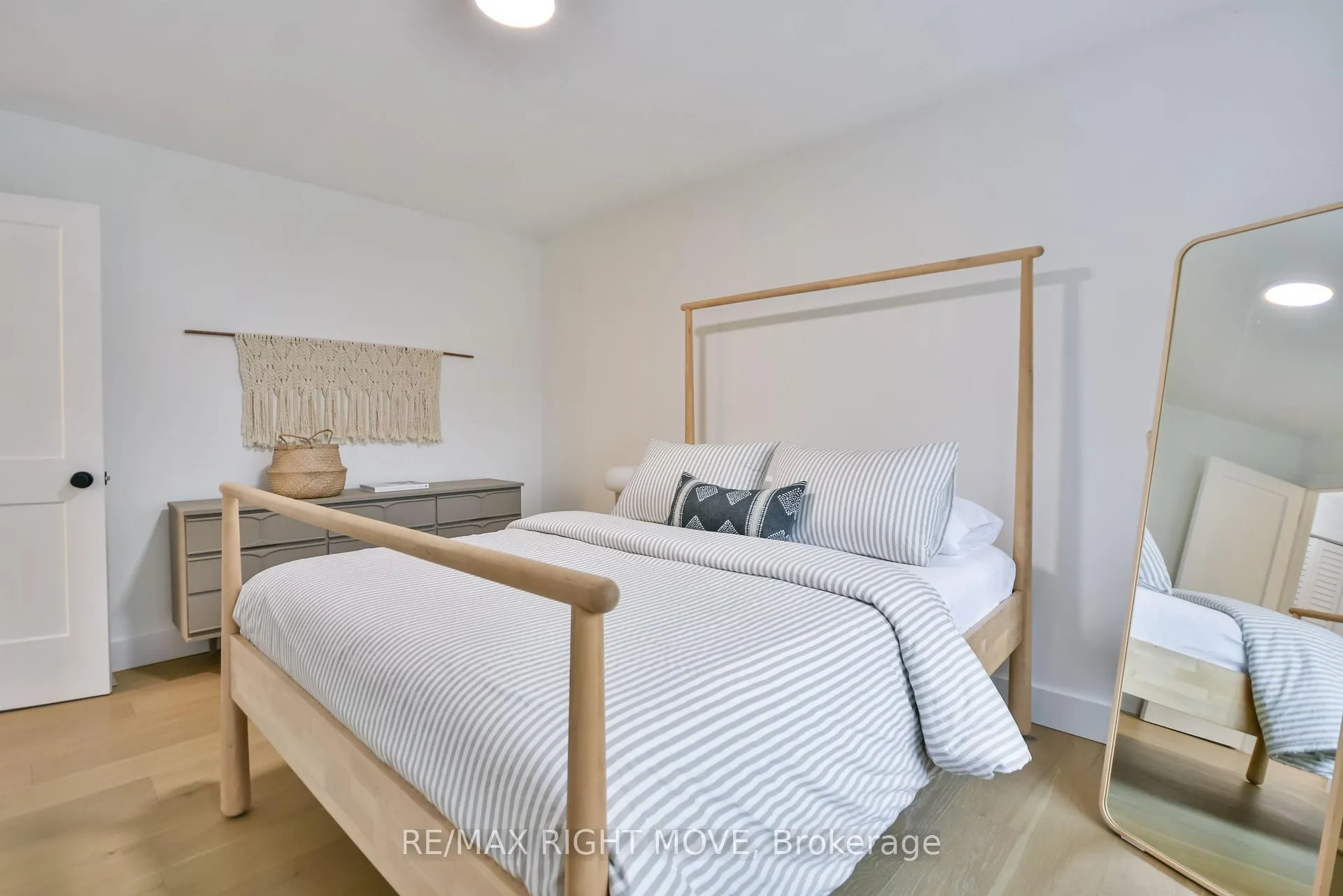 Photo 31 of 407 Bay Street, Orillia — HOMEH