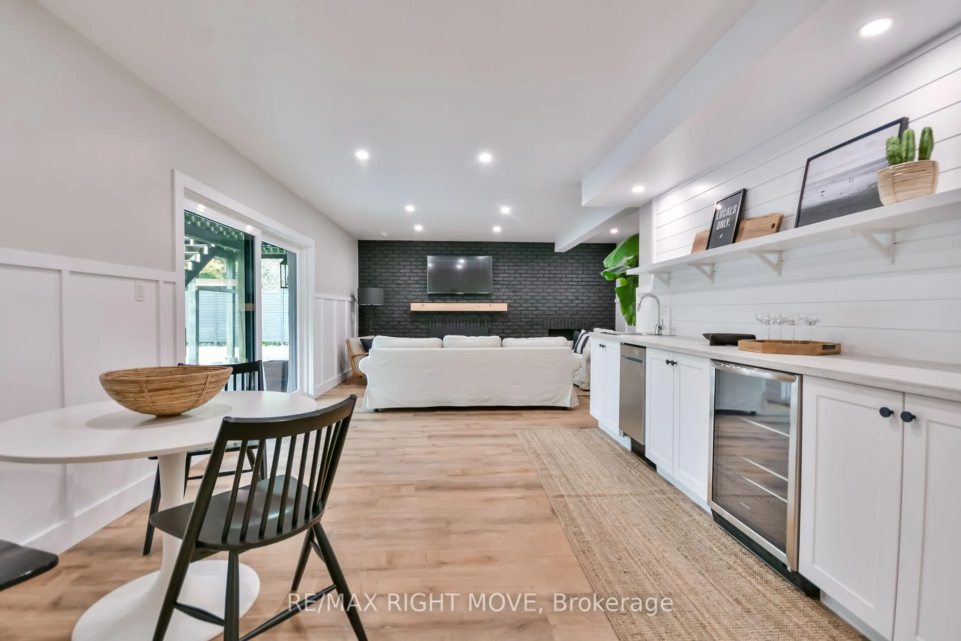 Photo 33 of 407 Bay Street, Orillia — HOMEH