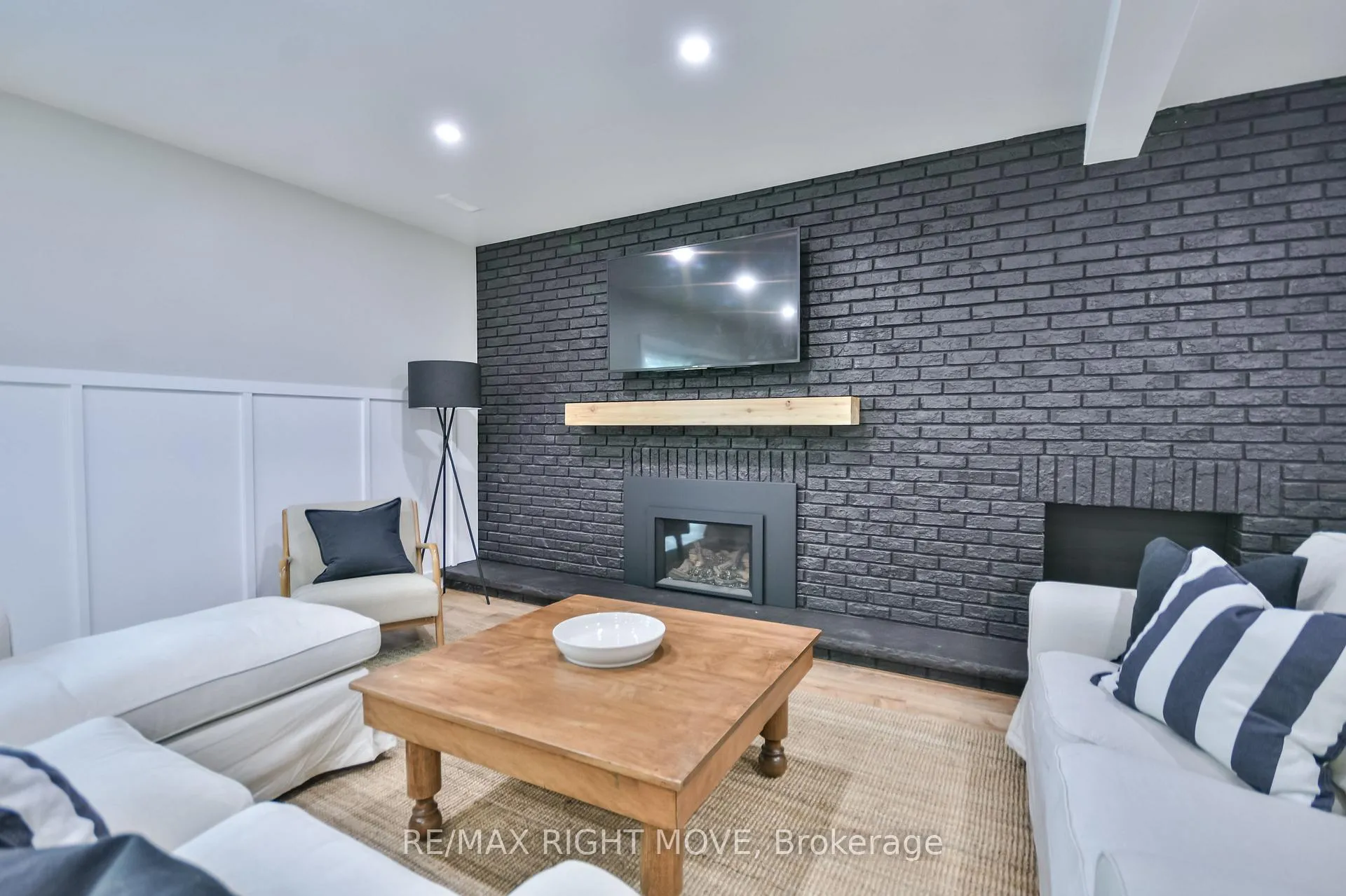 Photo 36 of 407 Bay Street, Orillia — HOMEH