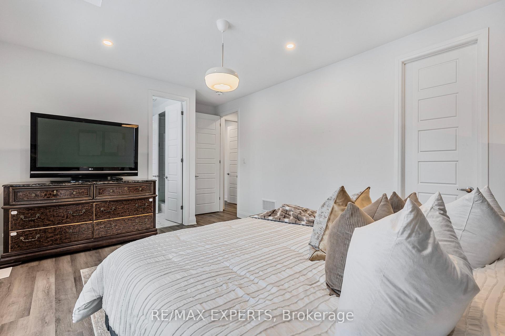 Photo 32 of 1411 Lobelia Cresent Crescent, Milton, Walker — HOMEH