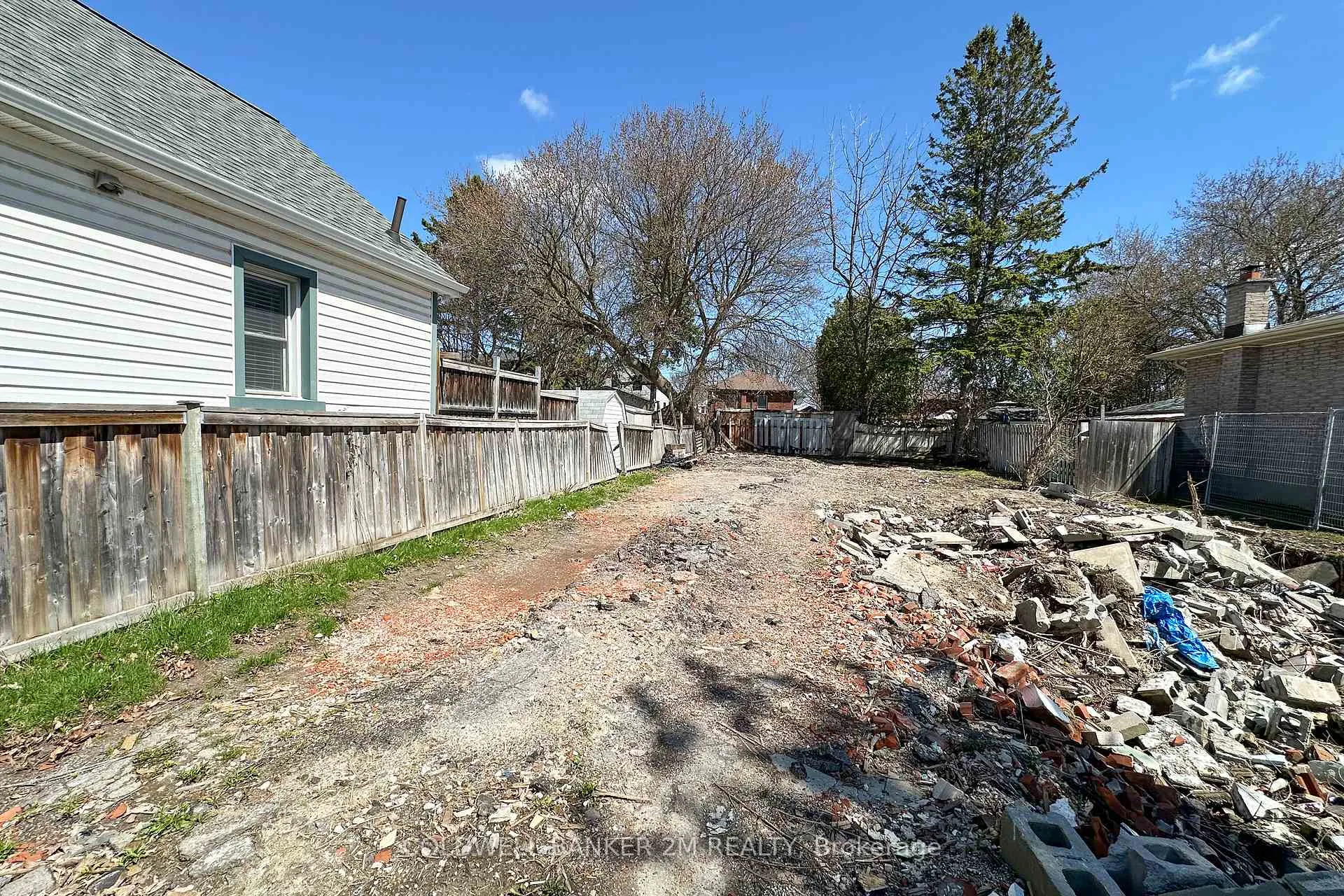 Photo 6 of 305 Oshawa Boulevard S, Oshawa, Central — HOMEH