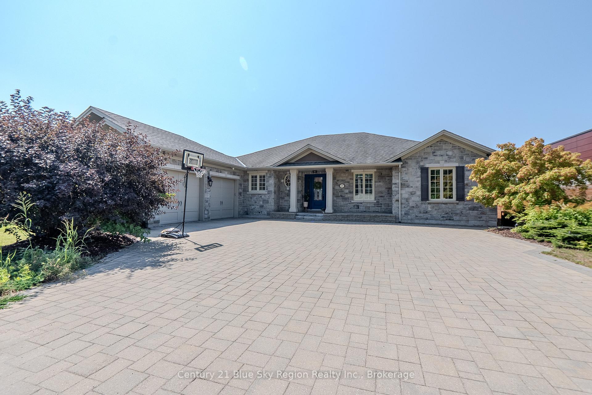 Photo 2 of 435 Surrey Drive, North Bay, Airport — HOMEH